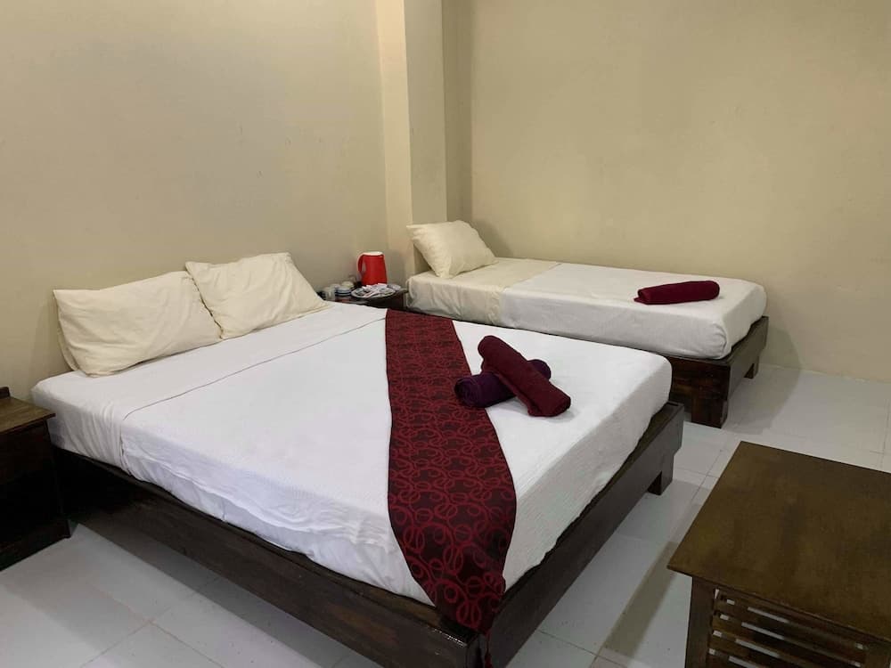 Family Room with Balcony at Bay View Barbers Lodge