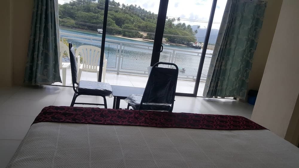 King Suite With Seaview at Bay View Barbers Lodge